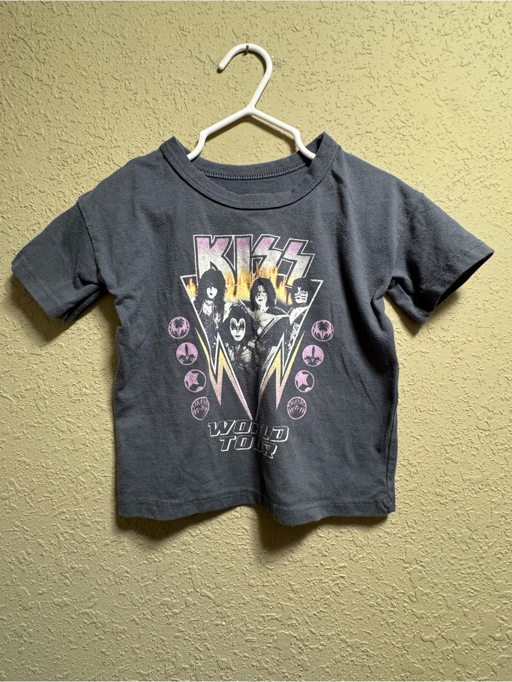 Kiss Kids Short Sleeve Band Tee in Charcoal with Pink & Yellow Graphic